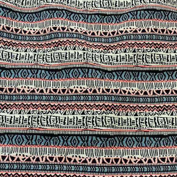 The Limited size 6 funky design pencil skirt with slit in back - Picture 2 of 4